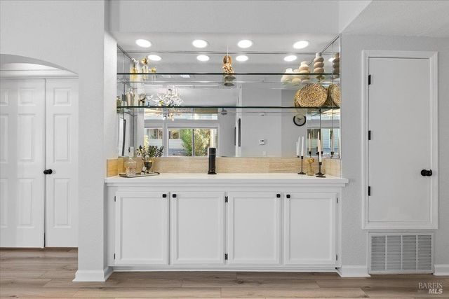 2070 Stonefield Ln, Santa Rosa, CA 95403