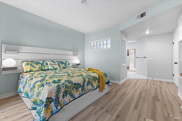 2070 Stonefield Ln, Santa Rosa, CA 95403