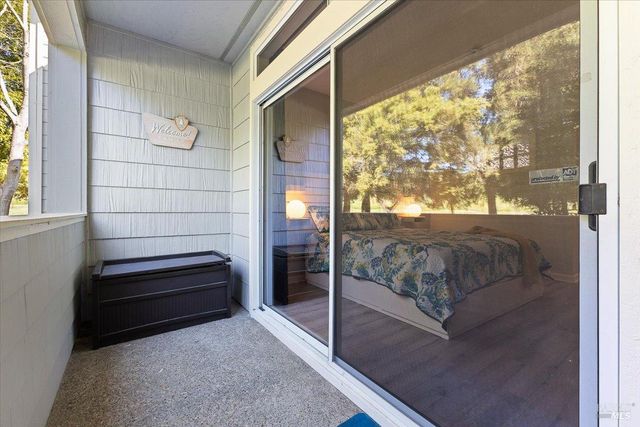 2070 Stonefield Ln, Santa Rosa, CA 95403