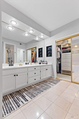 2070 Stonefield Ln, Santa Rosa, CA 95403