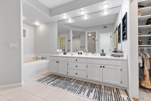 2070 Stonefield Ln, Santa Rosa, CA 95403