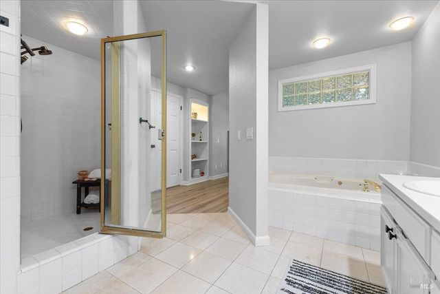 2070 Stonefield Ln, Santa Rosa, CA 95403