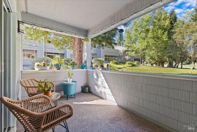 2070 Stonefield Ln, Santa Rosa, CA 95403