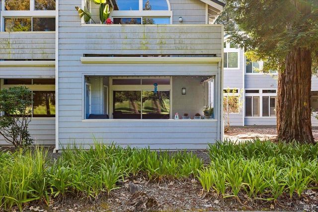 2070 Stonefield Ln, Santa Rosa, CA 95403