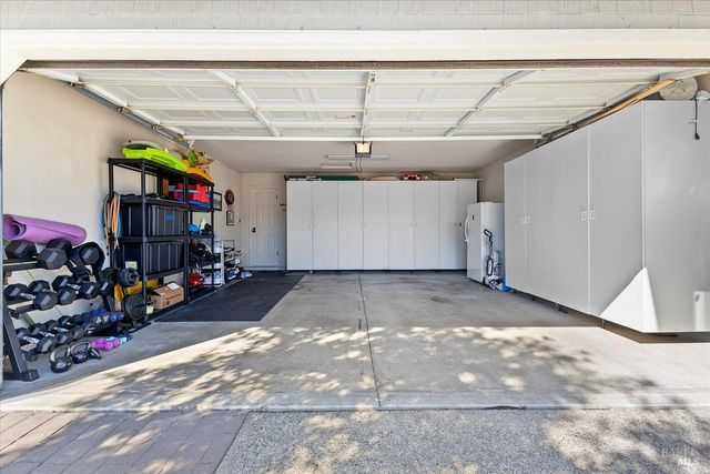 2070 Stonefield Ln, Santa Rosa, CA 95403