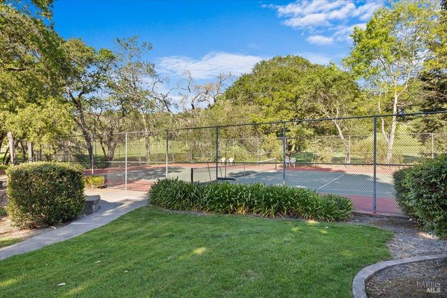 2070 Stonefield Ln, Santa Rosa, CA 95403