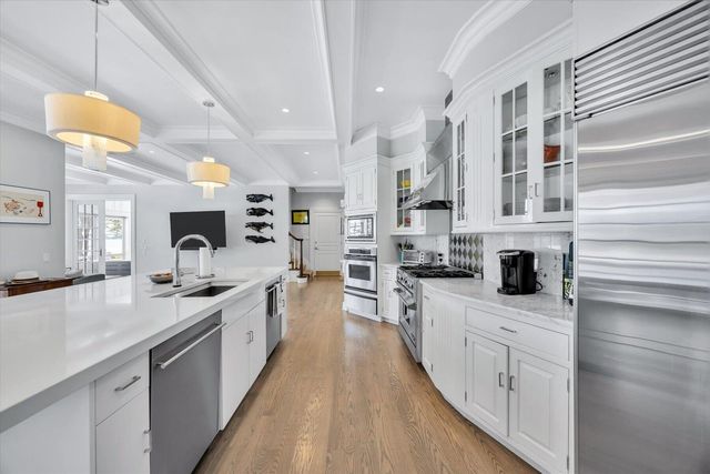 25 Oyster Way, Osterville, MA 02655