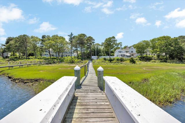 25 Oyster Way, Osterville, MA 02655