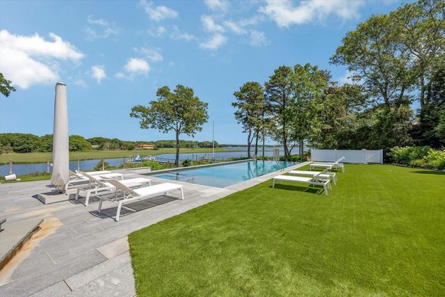 25 Oyster Way, Osterville, MA 02655