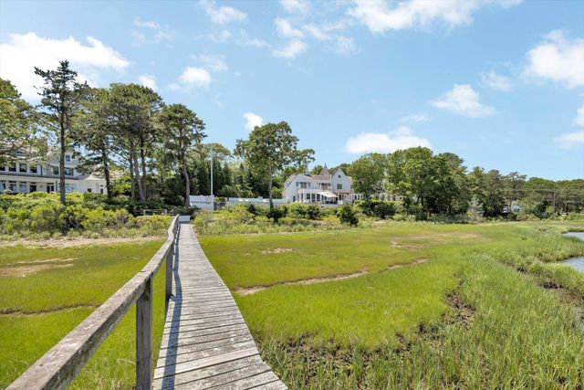 25 Oyster Way, Osterville, MA 02655