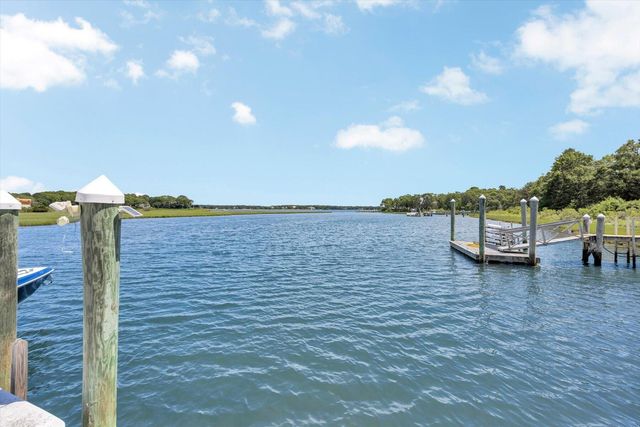 25 Oyster Way, Osterville, MA 02655