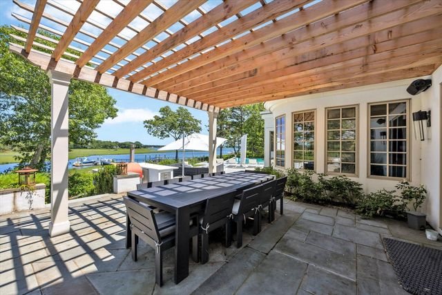 25 Oyster Way, Osterville, MA 02655