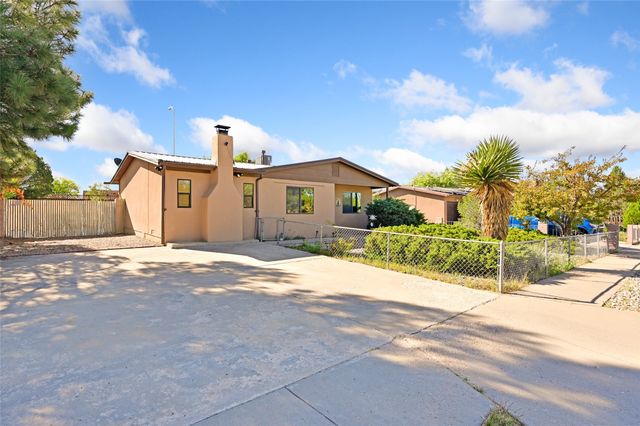 2317 Calle Pacifica, Santa Fe, NM 87505