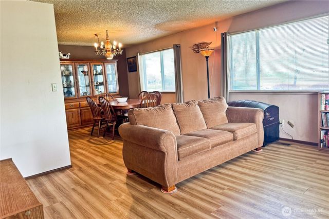 21928 SE 436th Street, Enumclaw, WA 98022