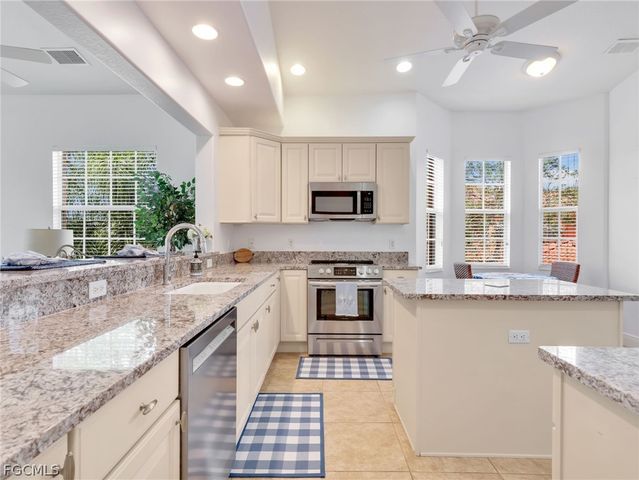 6422 Legacy CIR 704, Naples, FL 34113