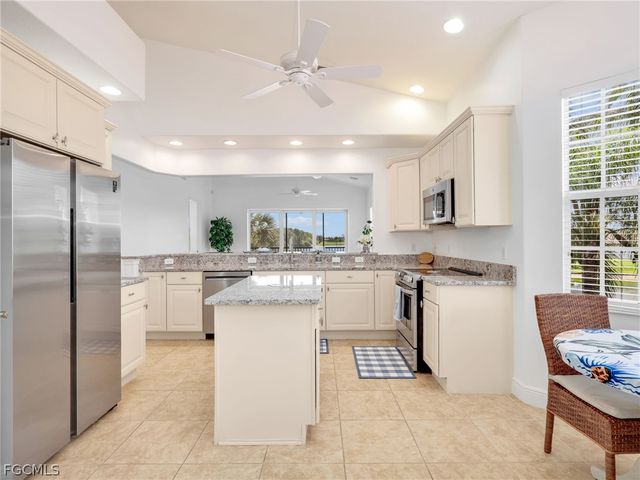 6422 Legacy CIR 704, Naples, FL 34113