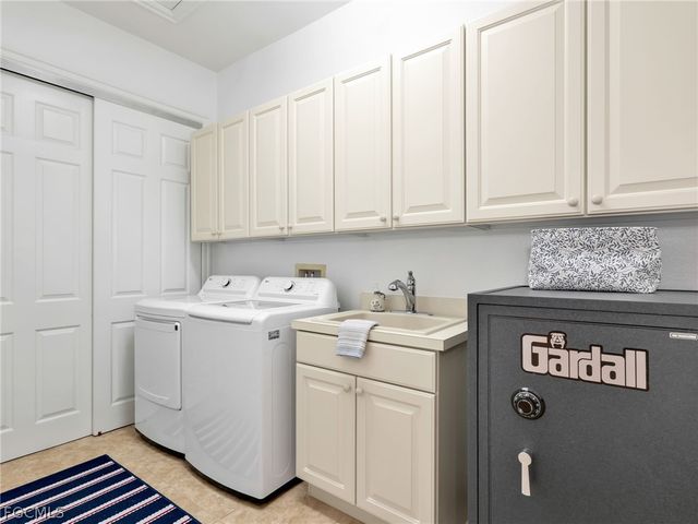 6422 Legacy CIR 704, Naples, FL 34113