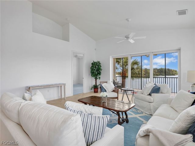 6422 Legacy CIR 704, Naples, FL 34113