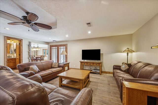 640 Piney Creek Road, Bellville, TX 77418