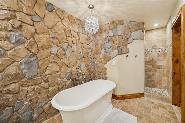 640 Piney Creek Road, Bellville, TX 77418