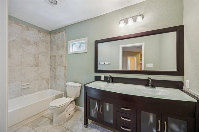 640 Piney Creek Road, Bellville, TX 77418