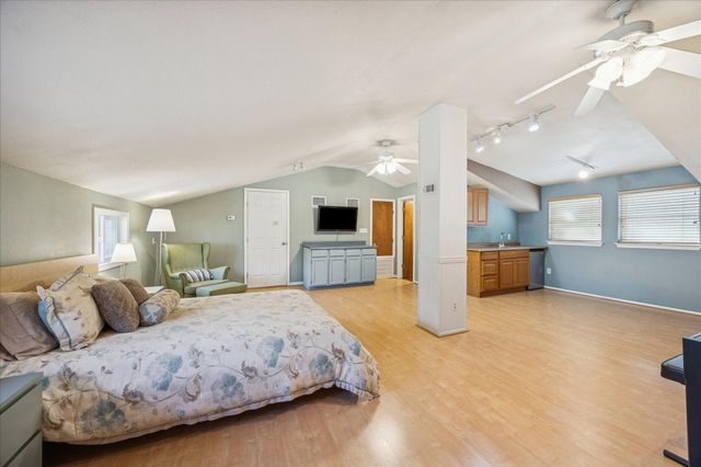 640 Piney Creek Road, Bellville, TX 77418