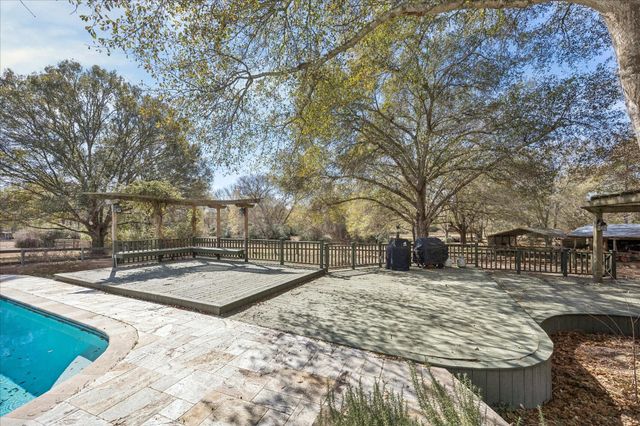640 Piney Creek Road, Bellville, TX 77418