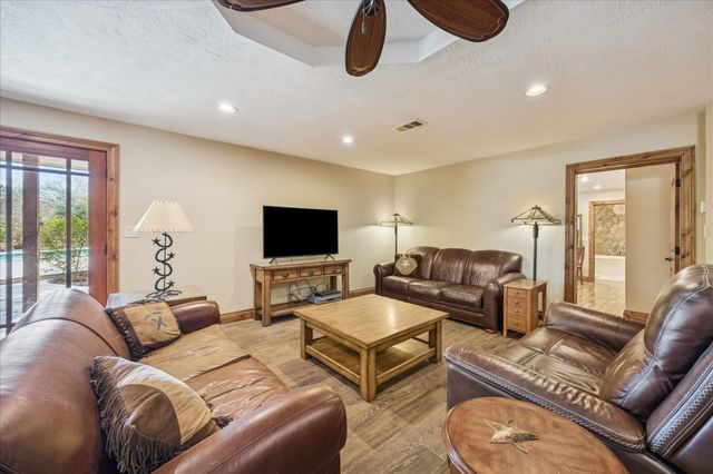 640 Piney Creek Road, Bellville, TX 77418