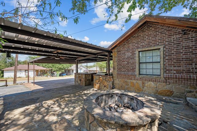 602 SE 18th Street, Mineral Wells, TX 76067