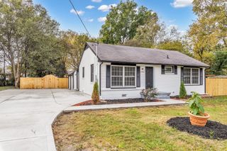 1902 Meadowgreen Dr, Murfreesboro, TN 37130