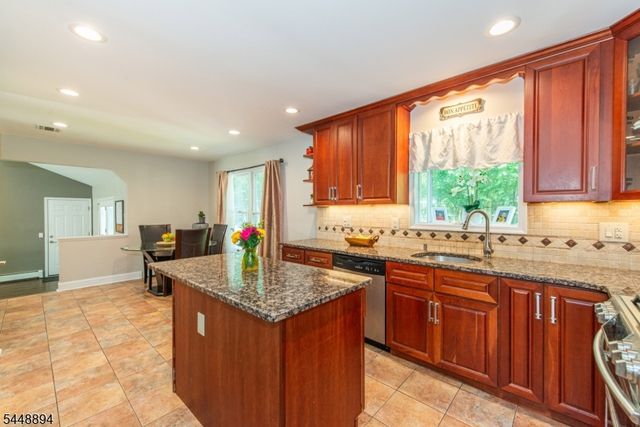 6 Patty Ln, Randolph Twp., NJ 07869