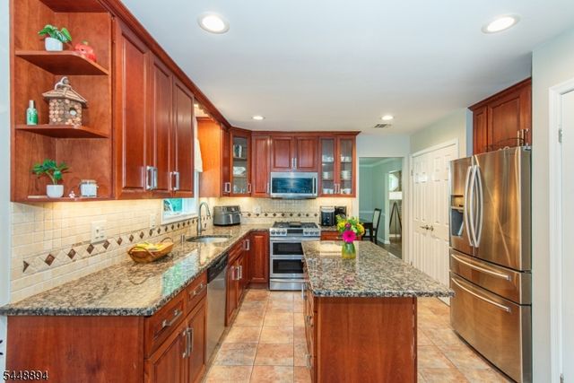 6 Patty Ln, Randolph Twp., NJ 07869