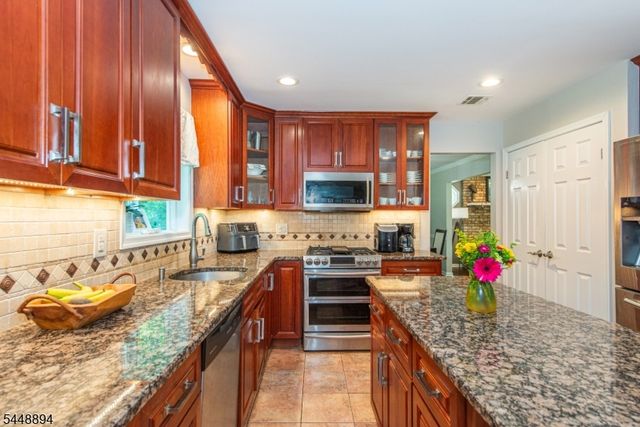 6 Patty Ln, Randolph Twp., NJ 07869