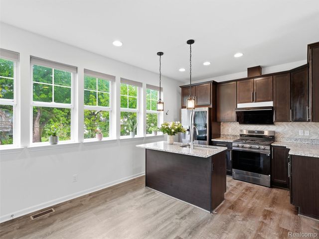 5927 Picall Drive, Troy, MI 48098