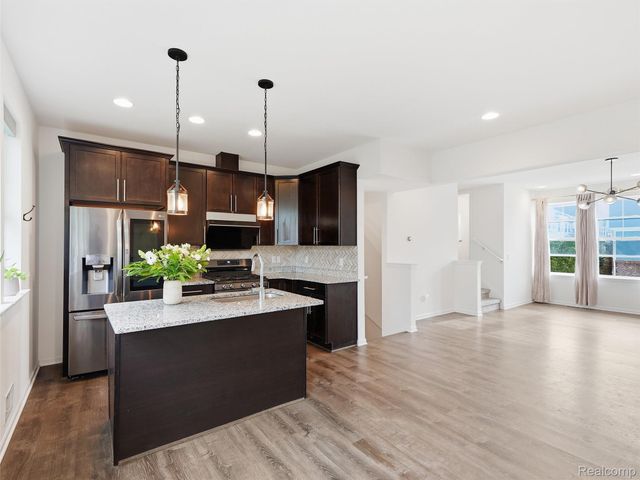 5927 Picall Drive, Troy, MI 48098