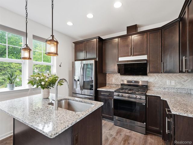 5927 Picall Drive, Troy, MI 48098