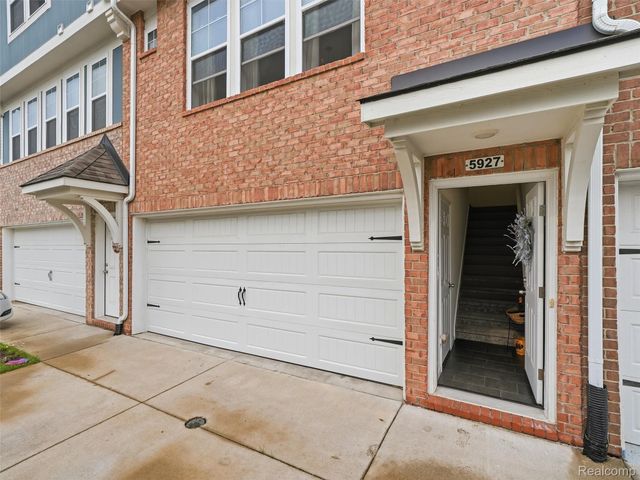 5927 Picall Drive, Troy, MI 48098