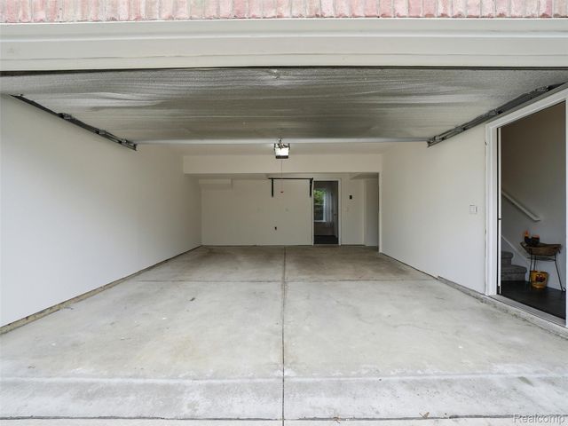 5927 Picall Drive, Troy, MI 48098