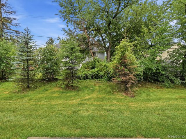 5927 Picall Drive, Troy, MI 48098
