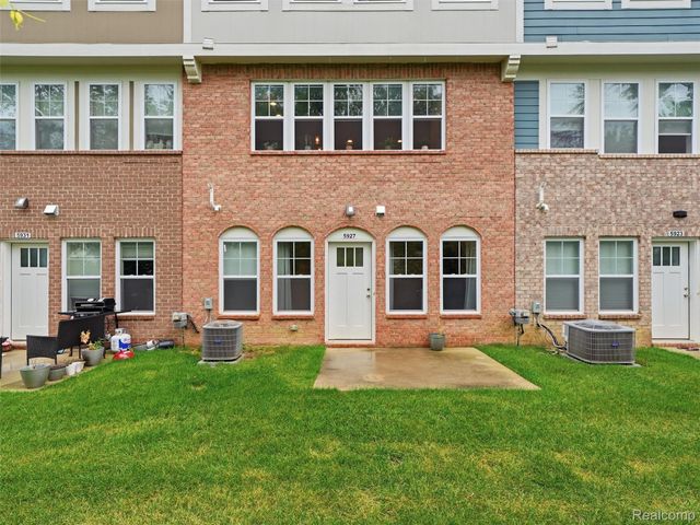 5927 Picall Drive, Troy, MI 48098