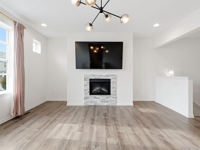 5927 Picall Drive, Troy, MI 48098