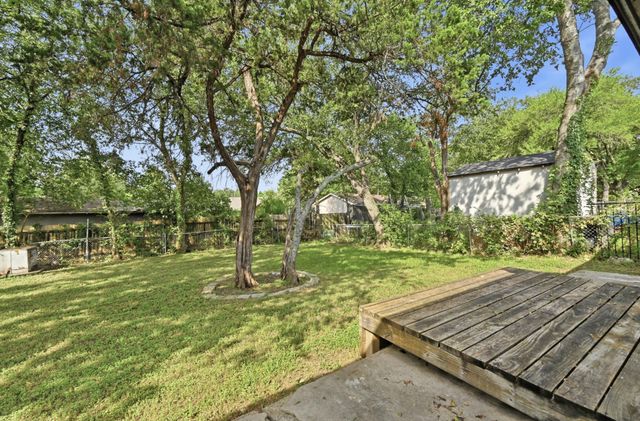 2313 Lakehurst DR, Austin, TX 78744