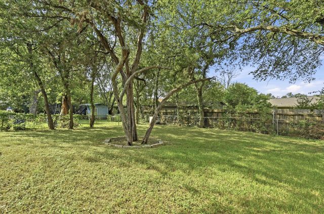 2313 Lakehurst DR, Austin, TX 78744