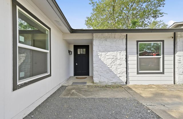 2313 Lakehurst DR, Austin, TX 78744