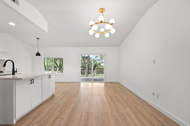 2313 Lakehurst DR, Austin, TX 78744