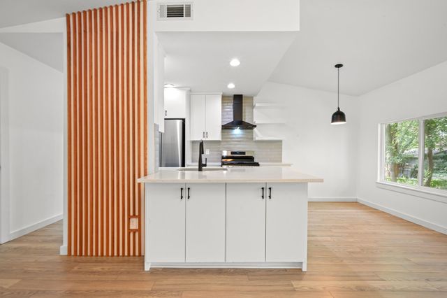 2313 Lakehurst DR, Austin, TX 78744