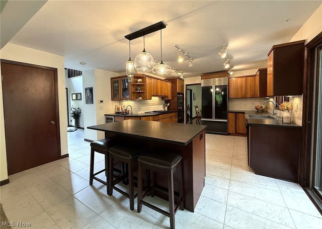 9350 Hidden Lake Drive, Chesterland, OH 44026