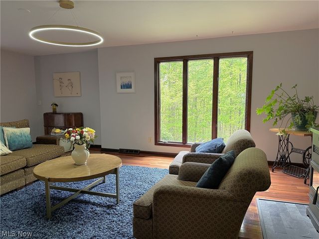 9350 Hidden Lake Drive, Chesterland, OH 44026