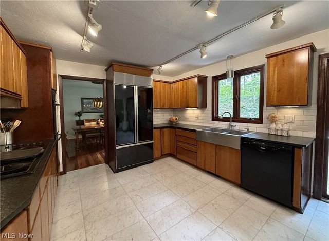 9350 Hidden Lake Drive, Chesterland, OH 44026