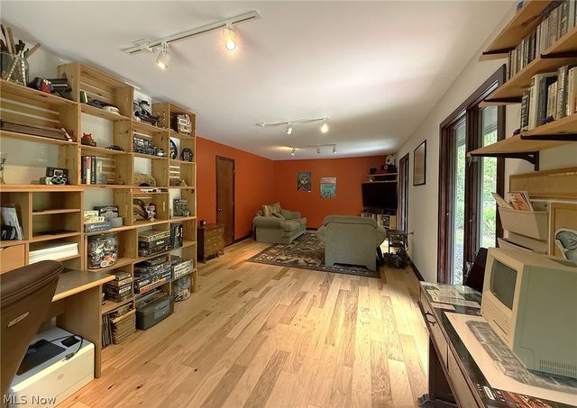 9350 Hidden Lake Drive, Chesterland, OH 44026